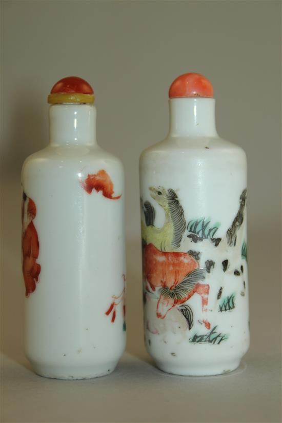 Two Chinese enamelled porcelain cylindrical snuff bottles, 1821-1850, 7.5cm